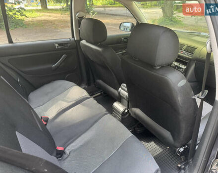 Черный Фольксваген Гольф, объемом двигателя 1.39 л и пробегом 217 тыс. км за 4200 $, фото 5 на Automoto.ua