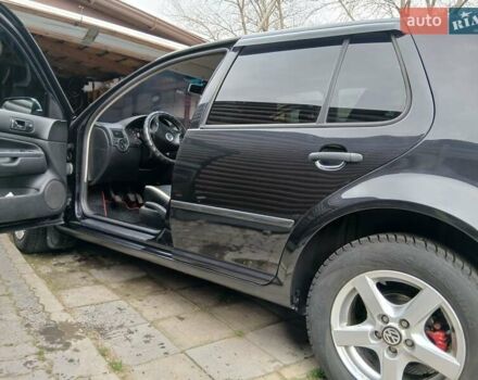 Черный Фольксваген Гольф, объемом двигателя 1.6 л и пробегом 286 тыс. км за 4800 $, фото 4 на Automoto.ua
