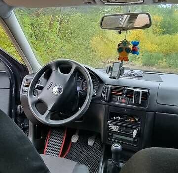 Черный Фольксваген Гольф, объемом двигателя 1.6 л и пробегом 271 тыс. км за 4300 $, фото 3 на Automoto.ua