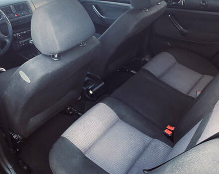 Черный Фольксваген Гольф, объемом двигателя 1.6 л и пробегом 290 тыс. км за 4300 $, фото 7 на Automoto.ua