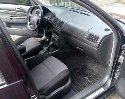 Черный Фольксваген Гольф, объемом двигателя 1.6 л и пробегом 291 тыс. км за 4299 $, фото 27 на Automoto.ua