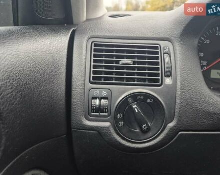 Черный Фольксваген Гольф, объемом двигателя 1.39 л и пробегом 232 тыс. км за 3950 $, фото 5 на Automoto.ua