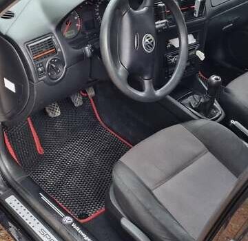 Черный Фольксваген Гольф, объемом двигателя 1.6 л и пробегом 271 тыс. км за 4300 $, фото 8 на Automoto.ua