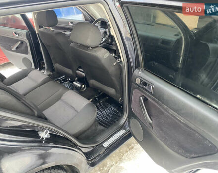 Черный Фольксваген Гольф, объемом двигателя 1.39 л и пробегом 275 тыс. км за 3850 $, фото 22 на Automoto.ua