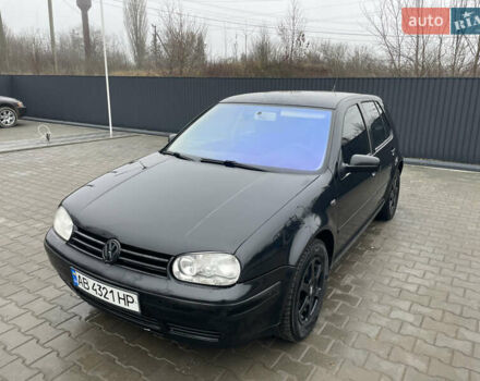 Черный Фольксваген Гольф, объемом двигателя 1.39 л и пробегом 220 тыс. км за 3999 $, фото 1 на Automoto.ua
