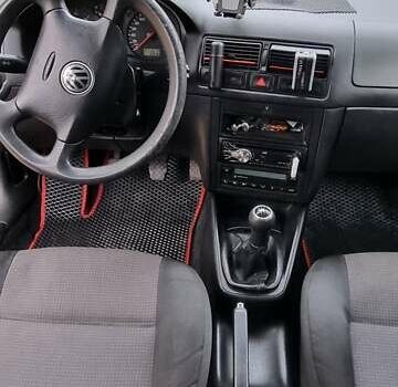 Черный Фольксваген Гольф, объемом двигателя 1.6 л и пробегом 271 тыс. км за 4300 $, фото 4 на Automoto.ua