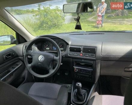 Черный Фольксваген Гольф, объемом двигателя 1.6 л и пробегом 282 тыс. км за 4000 $, фото 1 на Automoto.ua