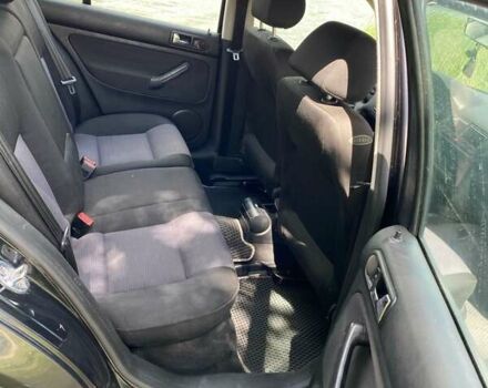 Черный Фольксваген Гольф, объемом двигателя 1.6 л и пробегом 282 тыс. км за 4000 $, фото 5 на Automoto.ua