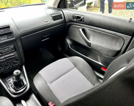 Черный Фольксваген Гольф, объемом двигателя 1.39 л и пробегом 197 тыс. км за 3997 $, фото 34 на Automoto.ua