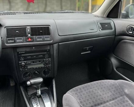 Черный Фольксваген Гольф, объемом двигателя 1.6 л и пробегом 253 тыс. км за 3999 $, фото 13 на Automoto.ua