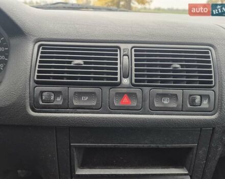 Черный Фольксваген Гольф, объемом двигателя 1.39 л и пробегом 232 тыс. км за 3950 $, фото 2 на Automoto.ua