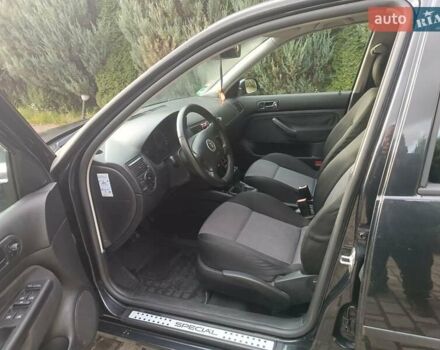 Черный Фольксваген Гольф, объемом двигателя 1.6 л и пробегом 227 тыс. км за 4550 $, фото 8 на Automoto.ua