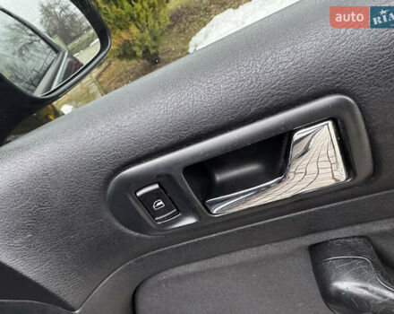 Черный Фольксваген Гольф, объемом двигателя 1.39 л и пробегом 197 тыс. км за 3997 $, фото 49 на Automoto.ua