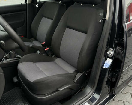 Черный Фольксваген Гольф, объемом двигателя 1.39 л и пробегом 267 тыс. км за 4150 $, фото 34 на Automoto.ua