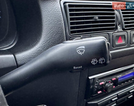 Черный Фольксваген Гольф, объемом двигателя 1.39 л и пробегом 197 тыс. км за 3997 $, фото 44 на Automoto.ua