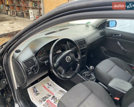 Черный Фольксваген Гольф, объемом двигателя 1.39 л и пробегом 275 тыс. км за 3850 $, фото 16 на Automoto.ua