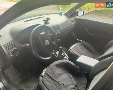 Черный Фольксваген Гольф, объемом двигателя 1.39 л и пробегом 275 тыс. км за 3800 $, фото 6 на Automoto.ua