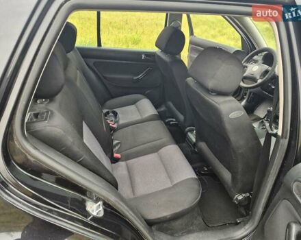 Черный Фольксваген Гольф, объемом двигателя 1.39 л и пробегом 232 тыс. км за 3950 $, фото 4 на Automoto.ua