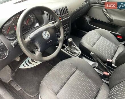 Черный Фольксваген Гольф, объемом двигателя 1.6 л и пробегом 233 тыс. км за 4790 $, фото 14 на Automoto.ua