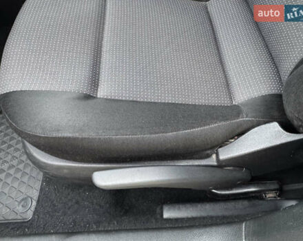 Черный Фольксваген Гольф, объемом двигателя 1.39 л и пробегом 197 тыс. км за 3997 $, фото 43 на Automoto.ua