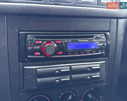 Черный Фольксваген Гольф, объемом двигателя 1.39 л и пробегом 197 тыс. км за 3997 $, фото 45 на Automoto.ua