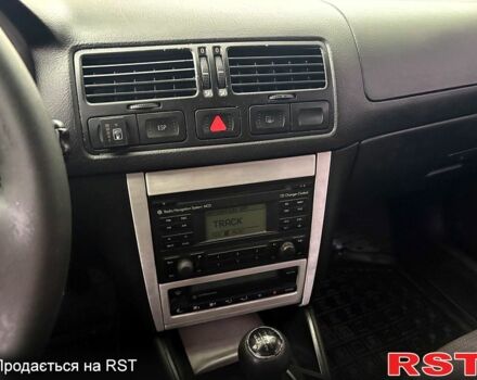 Черный Фольксваген Гольф, объемом двигателя 1.6 л и пробегом 353 тыс. км за 4100 $, фото 3 на Automoto.ua