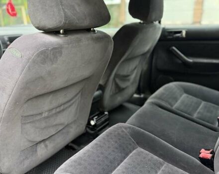 Черный Фольксваген Гольф, объемом двигателя 1.6 л и пробегом 253 тыс. км за 3999 $, фото 9 на Automoto.ua