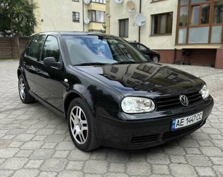 Черный Фольксваген Гольф, объемом двигателя 1.6 л и пробегом 253 тыс. км за 3999 $, фото 2 на Automoto.ua