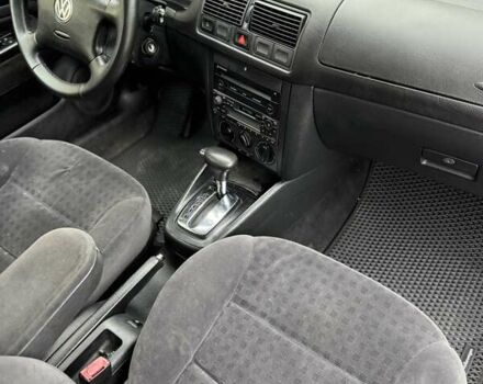 Черный Фольксваген Гольф, объемом двигателя 1.6 л и пробегом 253 тыс. км за 3999 $, фото 14 на Automoto.ua