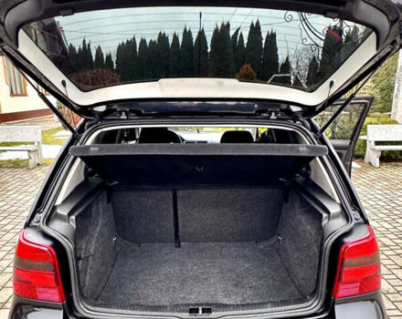 Черный Фольксваген Гольф, объемом двигателя 1.39 л и пробегом 197 тыс. км за 3997 $, фото 60 на Automoto.ua