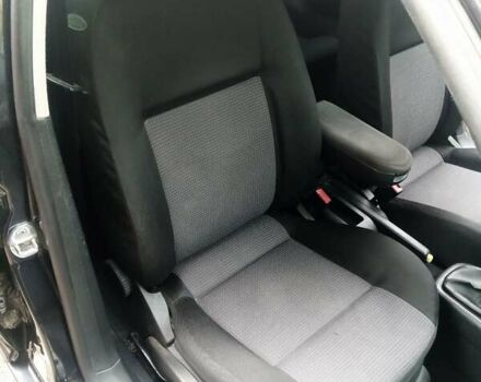 Черный Фольксваген Гольф, объемом двигателя 1.6 л и пробегом 291 тыс. км за 4299 $, фото 28 на Automoto.ua