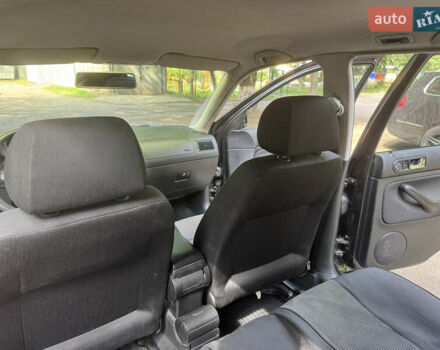 Черный Фольксваген Гольф, объемом двигателя 1.39 л и пробегом 217 тыс. км за 4200 $, фото 12 на Automoto.ua