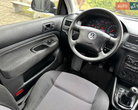 Черный Фольксваген Гольф, объемом двигателя 1.39 л и пробегом 197 тыс. км за 3997 $, фото 35 на Automoto.ua