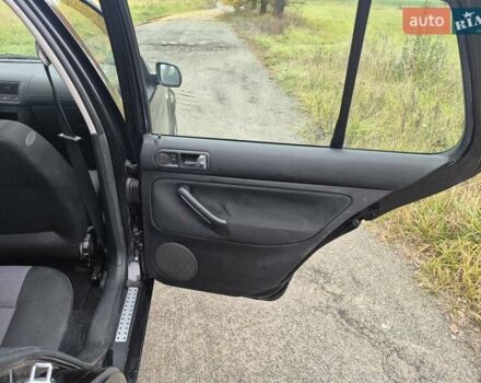 Черный Фольксваген Гольф, объемом двигателя 1.39 л и пробегом 232 тыс. км за 3950 $, фото 17 на Automoto.ua