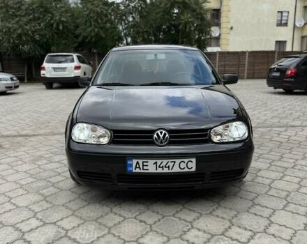 Черный Фольксваген Гольф, объемом двигателя 1.6 л и пробегом 253 тыс. км за 3999 $, фото 1 на Automoto.ua