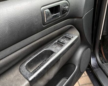 Черный Фольксваген Гольф, объемом двигателя 1.6 л и пробегом 240 тыс. км за 4100 $, фото 6 на Automoto.ua