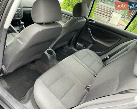 Черный Фольксваген Гольф, объемом двигателя 1.6 л и пробегом 237 тыс. км за 5150 $, фото 19 на Automoto.ua