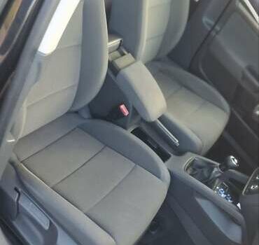 Черный Фольксваген Гольф, объемом двигателя 1.6 л и пробегом 244 тыс. км за 5000 $, фото 7 на Automoto.ua