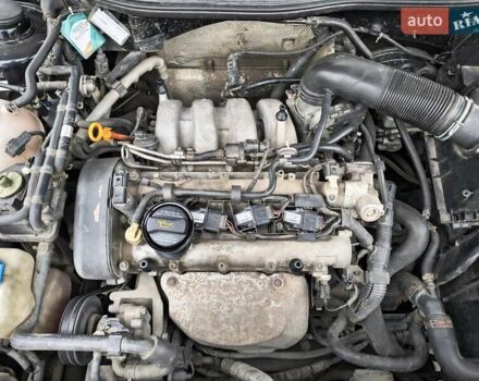 Черный Фольксваген Гольф, объемом двигателя 1.6 л и пробегом 318 тыс. км за 4600 $, фото 12 на Automoto.ua