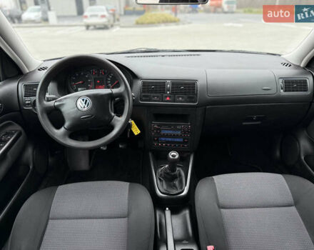 Черный Фольксваген Гольф, объемом двигателя 1.6 л и пробегом 266 тыс. км за 4650 $, фото 36 на Automoto.ua
