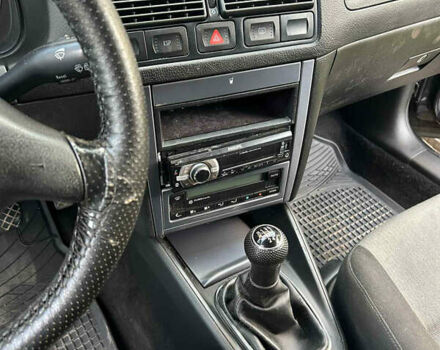 Черный Фольксваген Гольф, объемом двигателя 1.39 л и пробегом 258 тыс. км за 3700 $, фото 13 на Automoto.ua