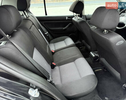 Черный Фольксваген Гольф, объемом двигателя 1.6 л и пробегом 266 тыс. км за 4650 $, фото 42 на Automoto.ua