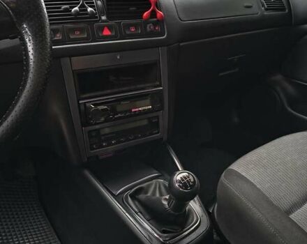 Черный Фольксваген Гольф, объемом двигателя 1.6 л и пробегом 318 тыс. км за 4600 $, фото 9 на Automoto.ua