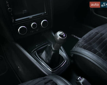 Чорний Фольксваген Гольф, об'ємом двигуна 1.6 л та пробігом 241 тис. км за 3900 $, фото 22 на Automoto.ua