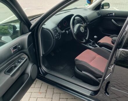 Черный Фольксваген Гольф, объемом двигателя 1.6 л и пробегом 213 тыс. км за 5300 $, фото 11 на Automoto.ua