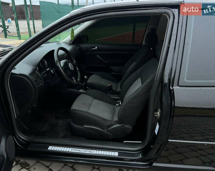Черный Фольксваген Гольф, объемом двигателя 1.39 л и пробегом 262 тыс. км за 3800 $, фото 27 на Automoto.ua