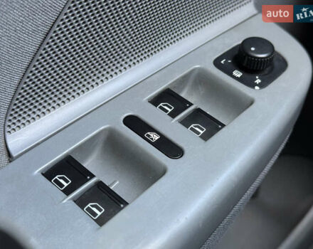 Черный Фольксваген Гольф, объемом двигателя 1.39 л и пробегом 256 тыс. км за 5299 $, фото 25 на Automoto.ua