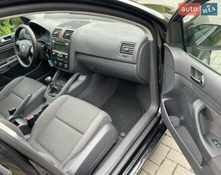 Черный Фольксваген Гольф, объемом двигателя 1.6 л и пробегом 237 тыс. км за 5150 $, фото 16 на Automoto.ua