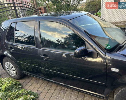 Черный Фольксваген Гольф, объемом двигателя 1.39 л и пробегом 258 тыс. км за 3700 $, фото 5 на Automoto.ua