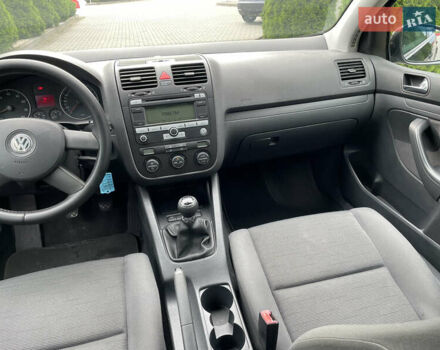 Черный Фольксваген Гольф, объемом двигателя 1.6 л и пробегом 237 тыс. км за 5150 $, фото 14 на Automoto.ua